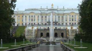preview picture of video 'PETERHOF PALACE  FOUNTAINS and CASCADE. (Petrodvorez)'