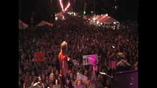 Marty Casey and crowd singing Trees