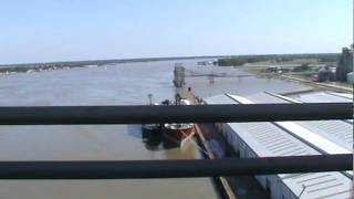 preview picture of video 'Mississippi River May 17, 2011 Baton Rouge'