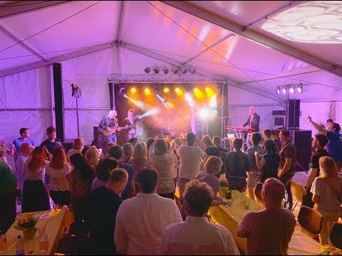 Nelson Müller singt „No woman, no cry“ mit der Band NINA