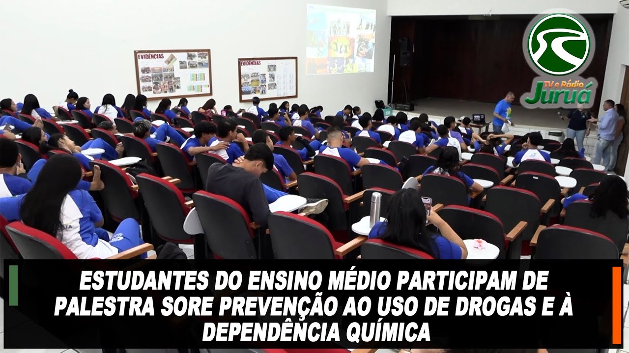 Estudantes participam de palestra sore prevenção ao uso de drogas e à dependência química