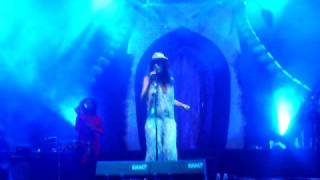 13-10-08 Carmen Paris "Agua que ha de correr", Plaza del Pilar