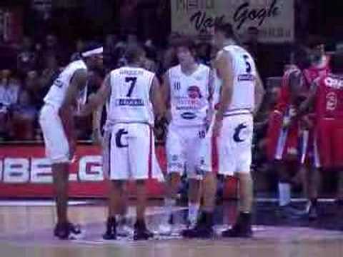 20 17-10-07 BCO-Charleroi - Davis beresterk van onder de kor