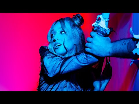 Isa Buzzi - Vilã (Videoclipe Oficial)