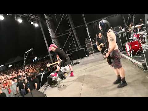 NOFX - I'm so sorry Tony live in Milan (Side Stage Prospective)
