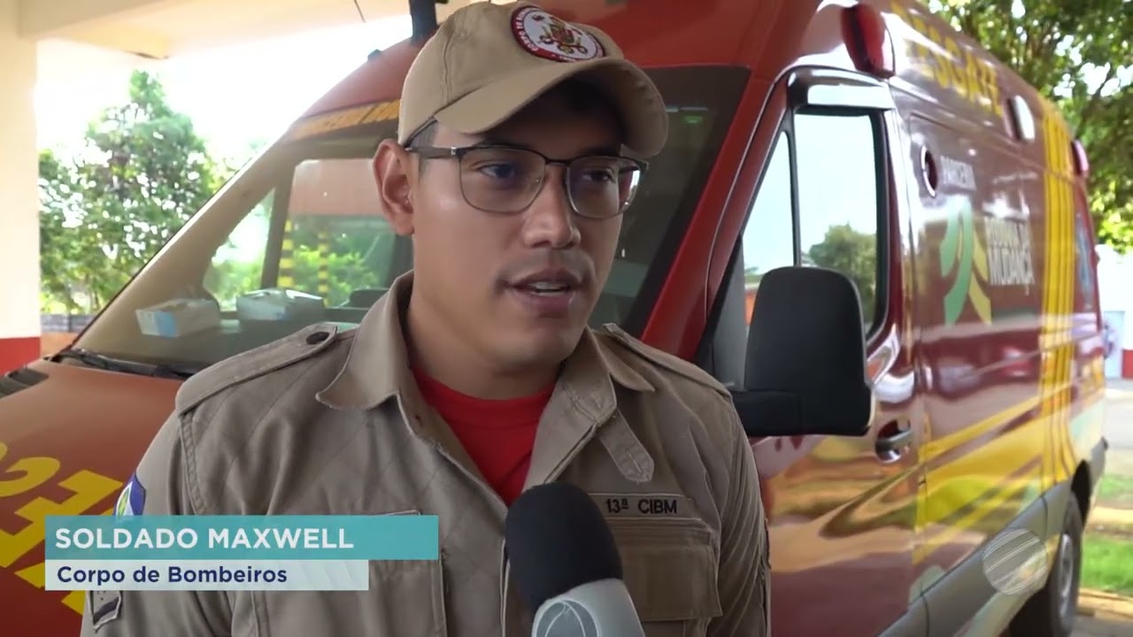 KOMBI É DESTRUIDA POR INCÊNDIO NO BAIRRO TESSELE JÚNIOR