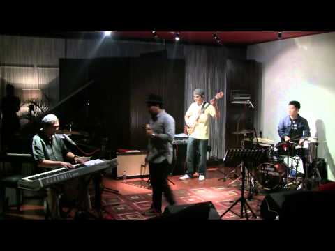 Tompi ft. Idang Rasjidi - Tenderly @ Mostly Jazz 08/10/11 [HD]