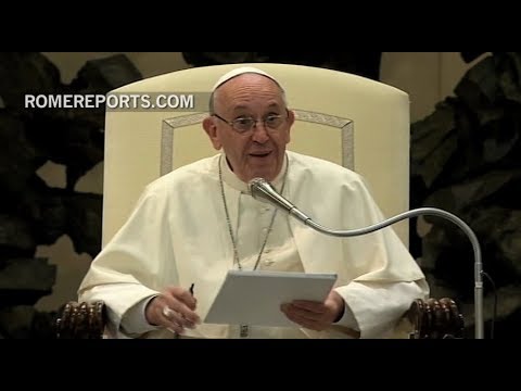 Papa a los jóvenes: El narcisismo produce tristeza porque es maquillarse el alma