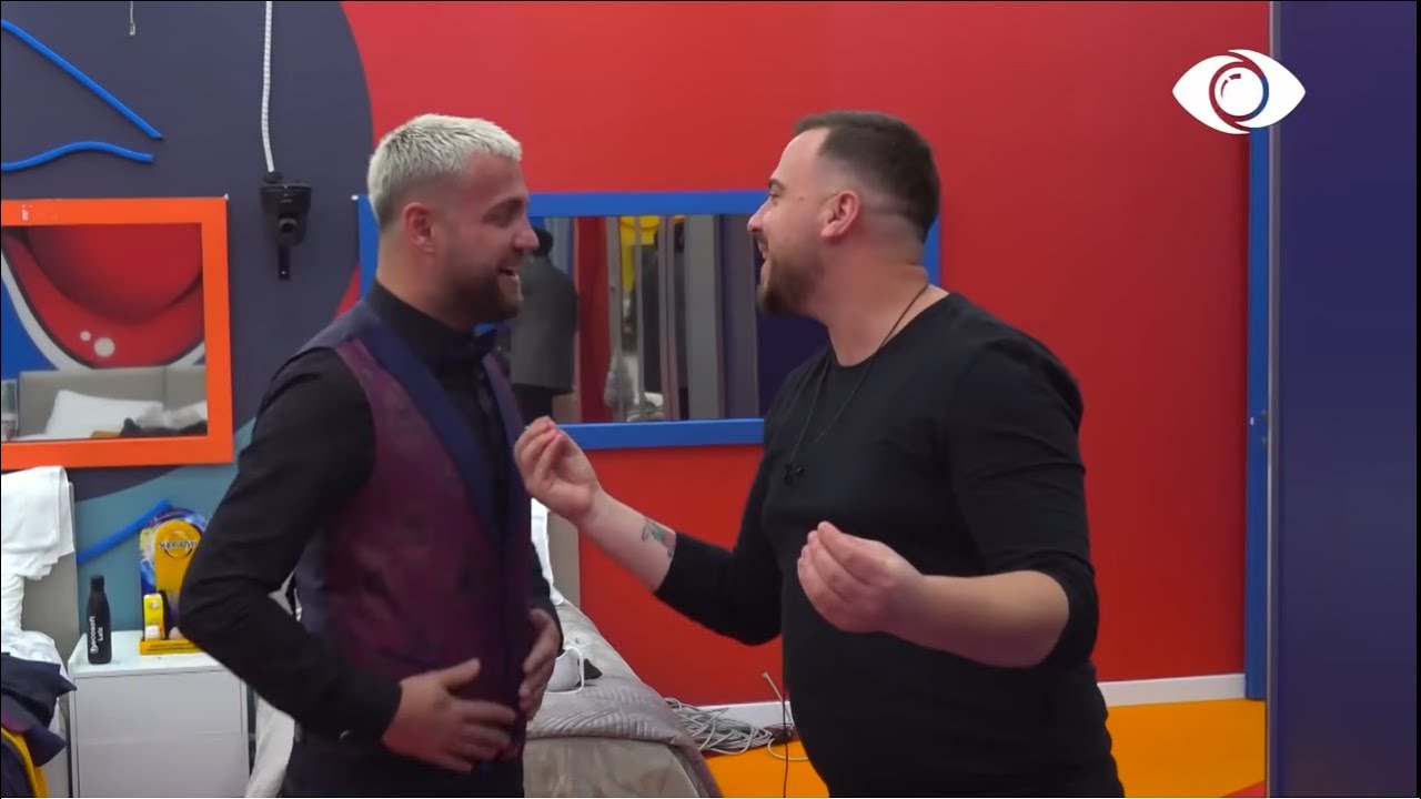 O dhëndër ku vete kështu/ Djemtë i këndojnë Luizit, habitet Kiara