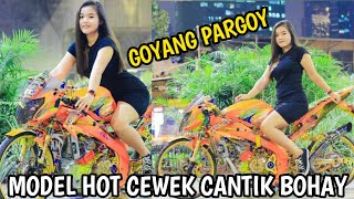 Download lagu CEWEK CANTIK SEKSI NAIK MODIFIKASI VIXION JARI JARI KONTES mp3 Download lagu CEWEK CANTIK SEKSI NAIK MODIFIKASI VIXION JARI JARI KONTES mp3