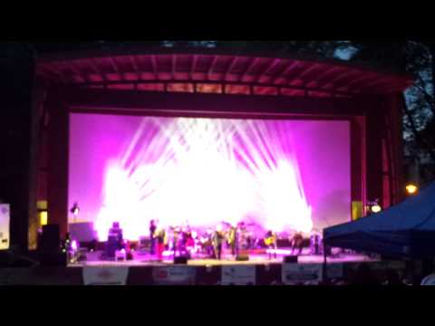 Čechomor a Cimbálová muzika Martina Hrbáče  Voják - amfiteátr Valašské Meziříčí 24.5.2013