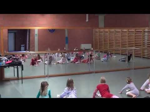 Dans 1e en 2e leerjaar - Ralf Mackenbach - This Is Our Party