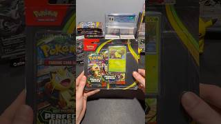 This Perfect Order 3-pack was pretty beat up so I figured that was a sign to open it… 😂🔥 #pokemon