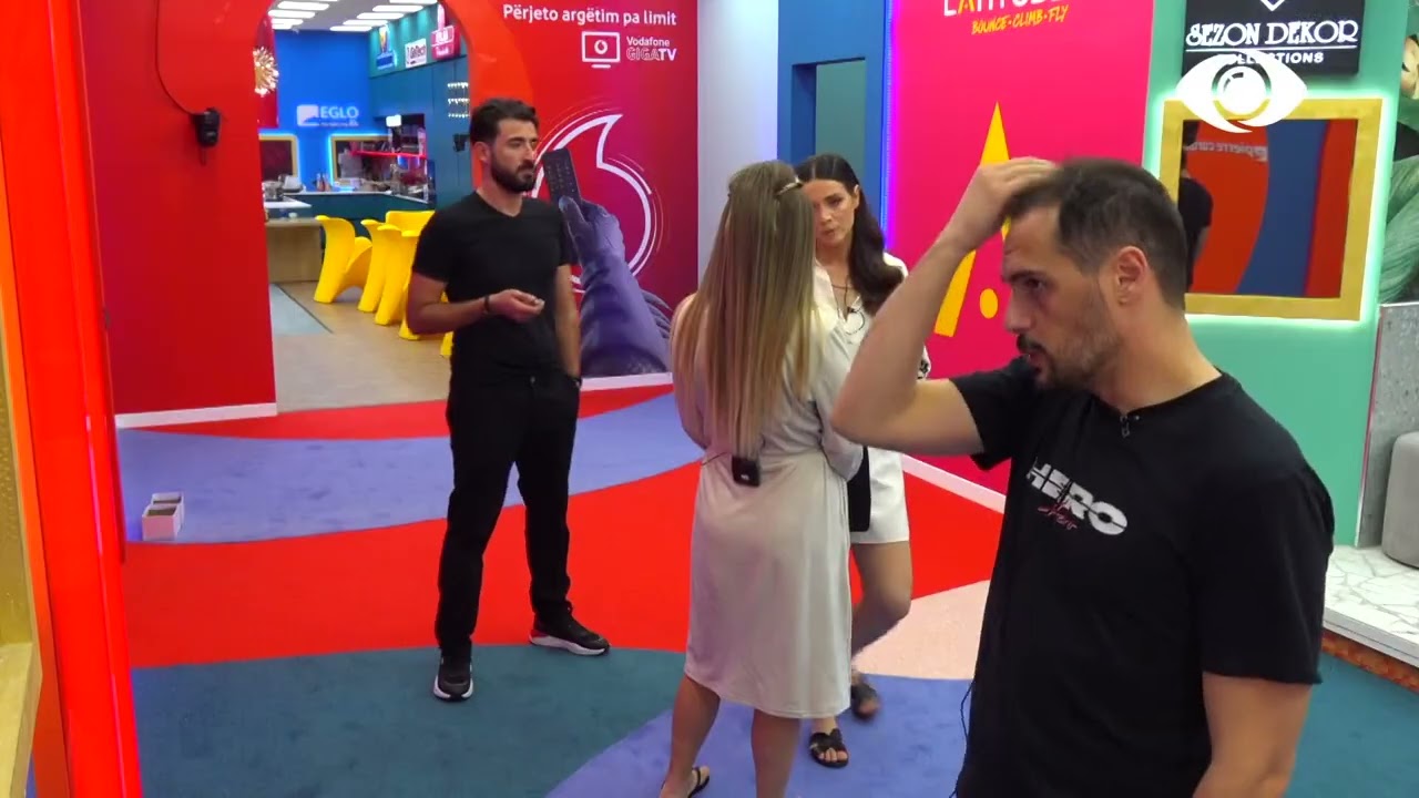 Zarf i Zi/ Olta dhe Xhonatani e presin me të qeshura