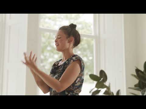 Balance your hormones naturally with this Vinyasa yoga flow (29-minute practice) | Rituals