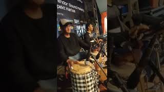 Download lagu Kolaborasi Tukang Kendang MR Robet Feat MR Jeni full Senyum Mase mp3