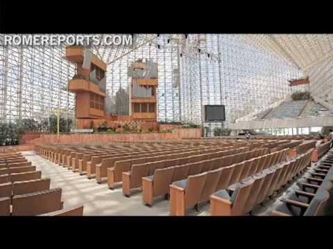 Nuevos propietarios dan un título católico a la espectacular Catedral de cristal