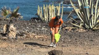 preview picture of video 'Limpieza litoral Playa San Juan 1 de septiembre 2012'