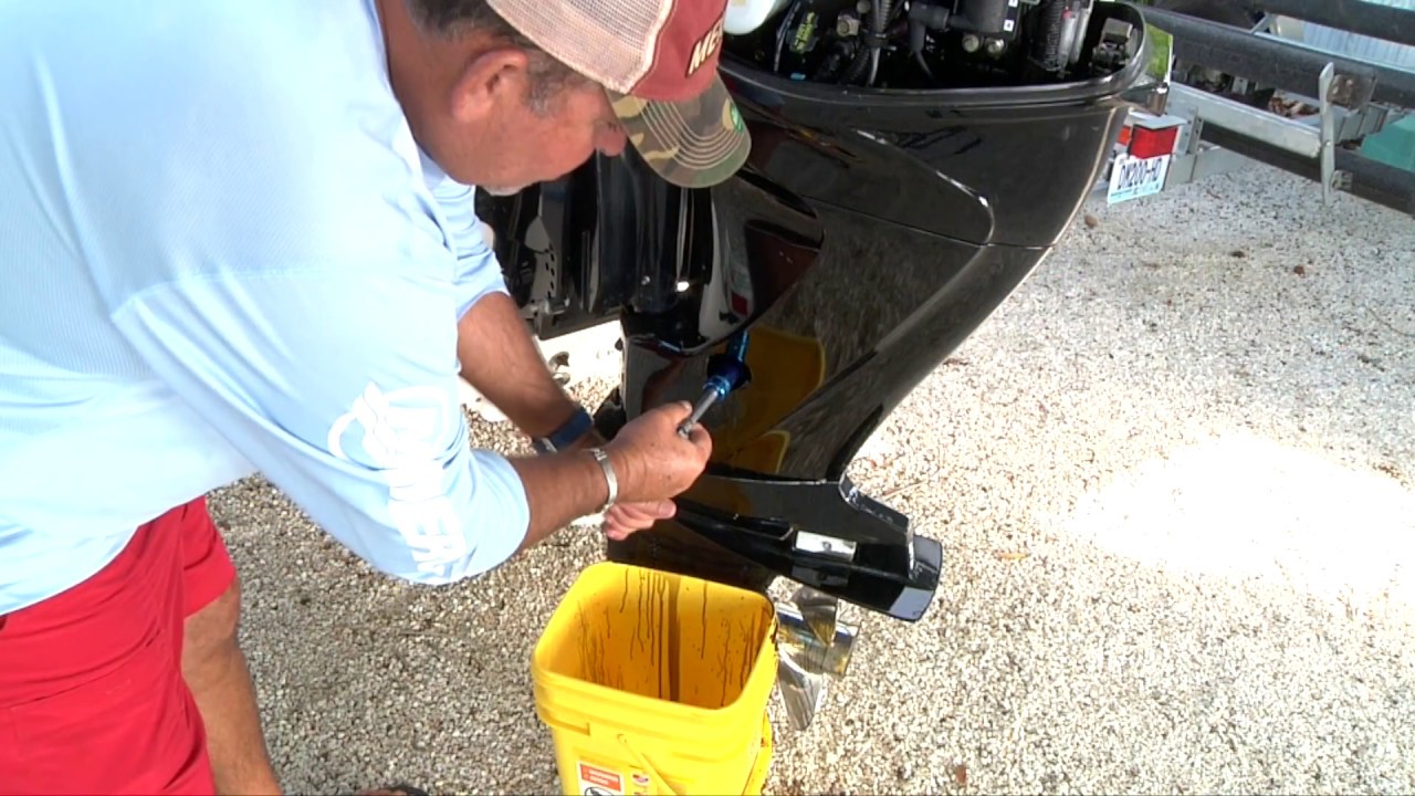 La facilidad del cambio de aceite y servicios de motores de Mercury Marine