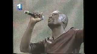 Seal &amp; Steve Winwood - I Still Haven&#39;t Found... (Wembley, 1997)