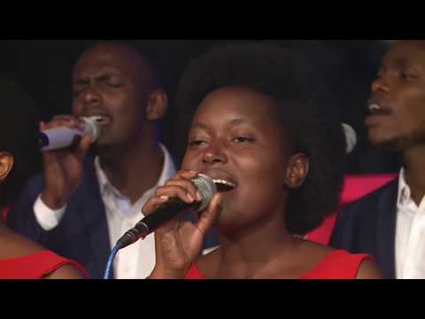 Amakuru y'Umurwa by PaPi Clever (Official Video 2019)