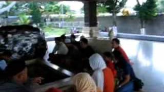 preview picture of video 'Makam BUNG KARNO Proklamator Ke MERDEKA an Blitar INDONESIA'
