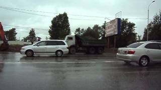 preview picture of video '18-08-13 Наводнение на Амуре,  ул. П.Морозова, ТЦ Выбор, защитные насыпи еще насыпают'