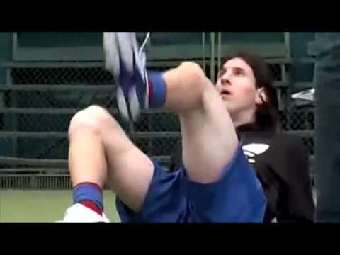 Cristiano Ronaldo vs Lionel Messi Freestyle Battle.flv