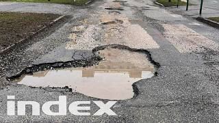 Download lagu 'Annyi kátyú van, hogy már nem lehet közlekedni' mp3