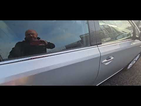 Toyota Auris 1.8 Hybrid Luna Touring Sport 5dr Est - Image 2