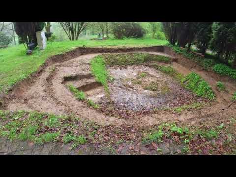Unser Teich auf dem Waldgrundstück entsteht - hier Teil 1: Die Teichgrundform wird ausgeschachtet