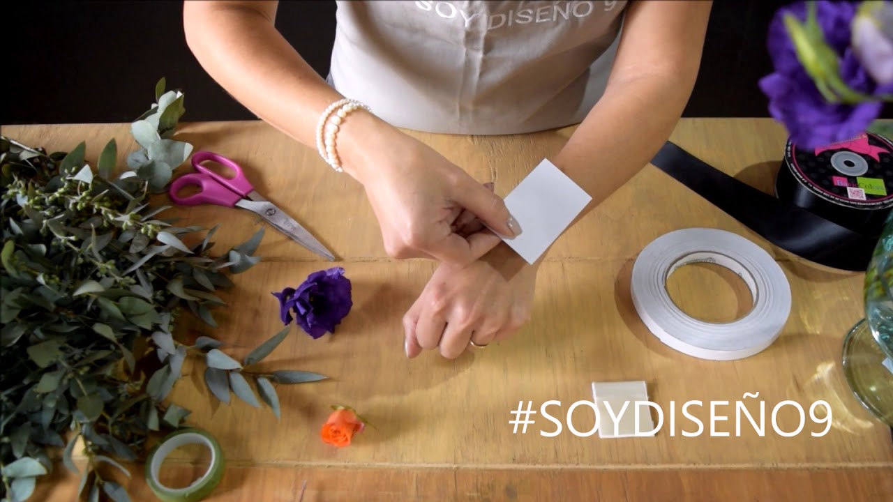 Watch ¿Como hacer un Corsage con flores naturales Now ¿Como hacer un Corsage con flores naturales