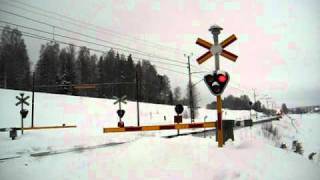 preview picture of video 'Green Cargo freight train heads southbound over the Gruvvägen level crossing...'