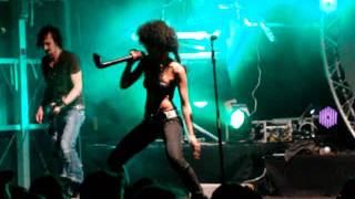 Shaka Ponk I'm a Lady Red Pigs Festival 2011 Payerne Suisse