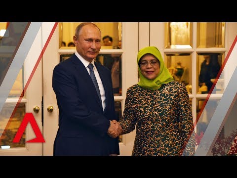 Vladimir Putin da Rússia chega ao Istana em Singapura