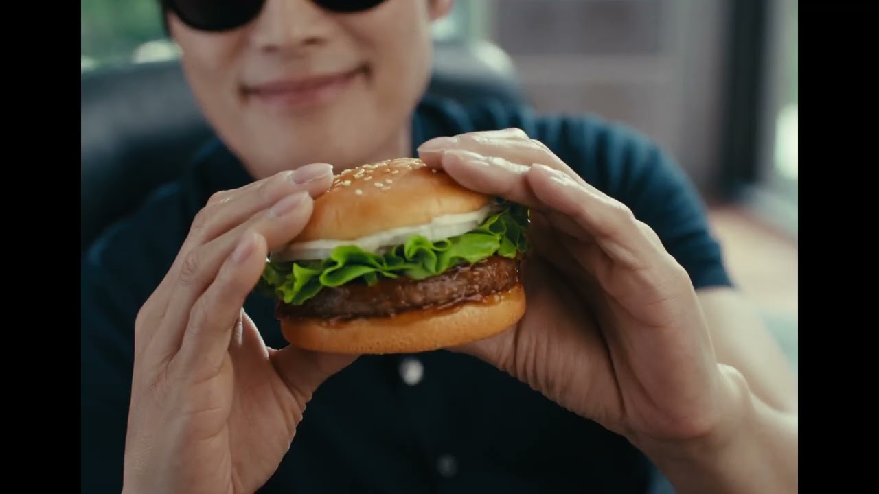 알아주는 K버거와 먹어주는 K배우의 만남✨