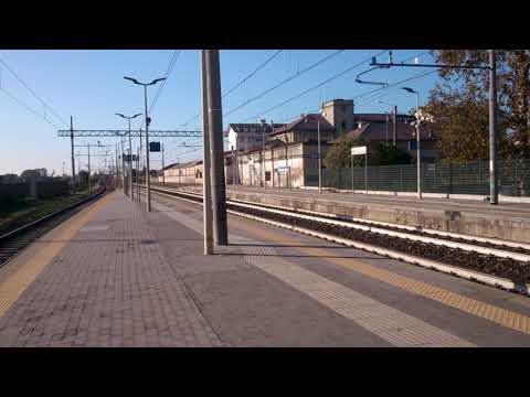 Incrocio treno Regio Express 2658 con ICN 1575 a TAvazzano (LO)