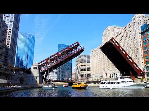 Chicago Bridge Lift & Boat Run