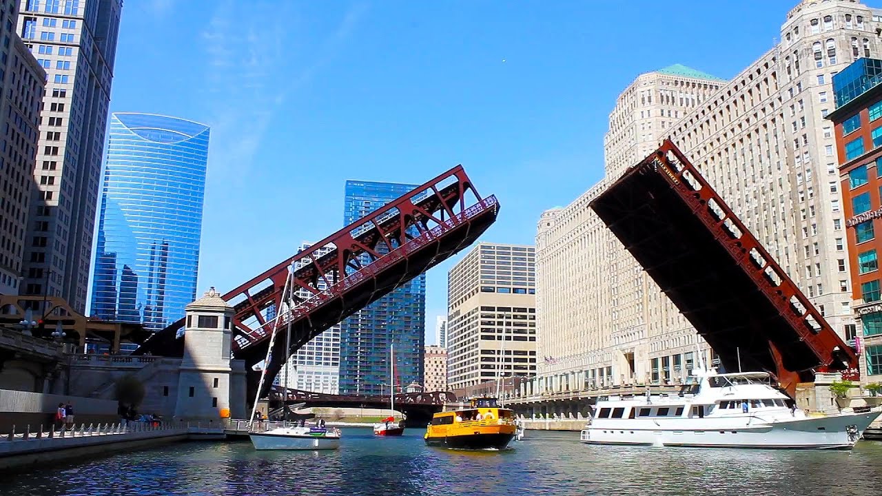 Chicago Bridge Lift & Boat Run