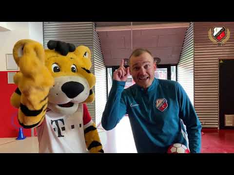 FC Utrecht Experience Joekiebal - Dribbelen: met de bal aan je voet bewegen - Huiswerk week 15 2011