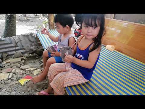 Nieah Niecker Tagaan mi Ice Cream ni papa amon. lami among eat