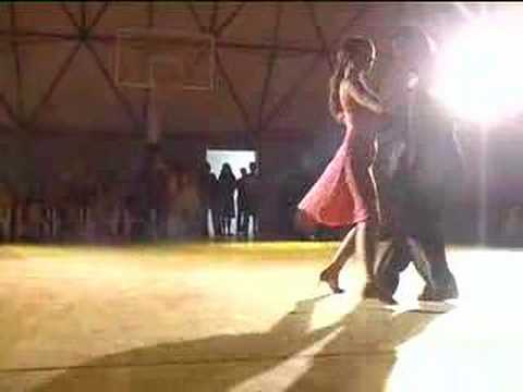 Maria Mondino  and  Pablo Inza  are  dancing  to  the  tango  "  Pensalo Bien  "