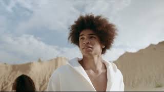 Видеоклип на песню Iyeoka Poem For Love