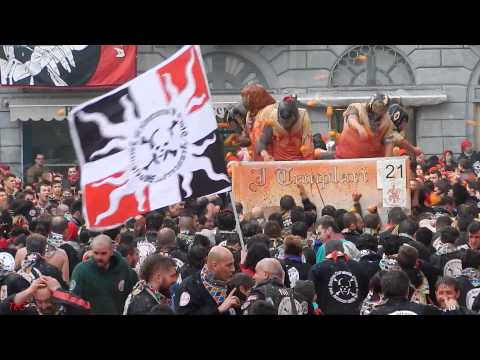 Battaglia arance - carro da getto I Templari - Carnevale Ivrea 2015
