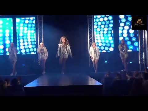 Alexandra Care met danseressen -De Bisjkes Dancecompany -