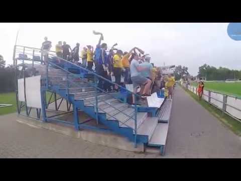 Фанат БАТЭ во время матча Слуцк - БАТЭ показал попу