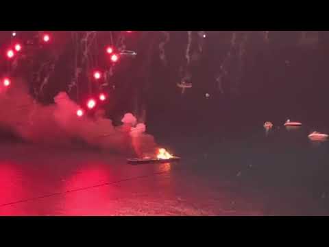 Incendio del pontone durante i fuochi di ferragosto a Maiori