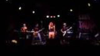 Skye Sweetnam Performs "Makeout Song"