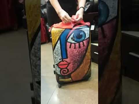 Как за считанные секунды одеть чехол на чемодан.