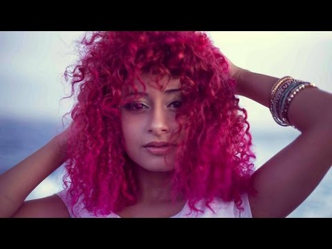 Dalia Chih دالية شيح  - Pink Green Blue (Official Music Video)